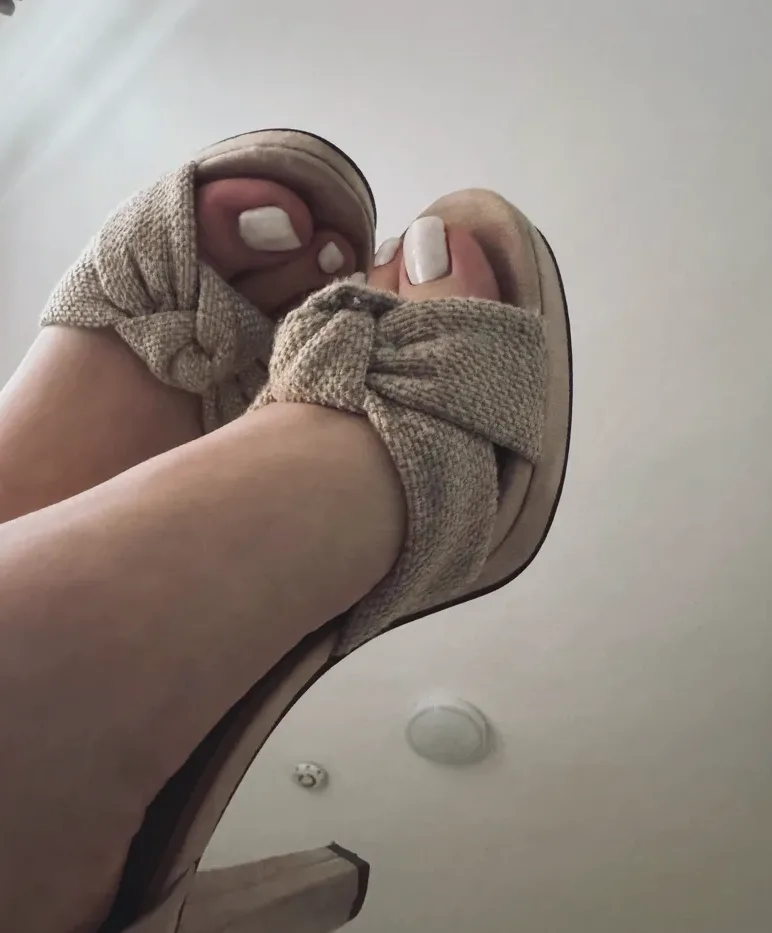 Elena, 23