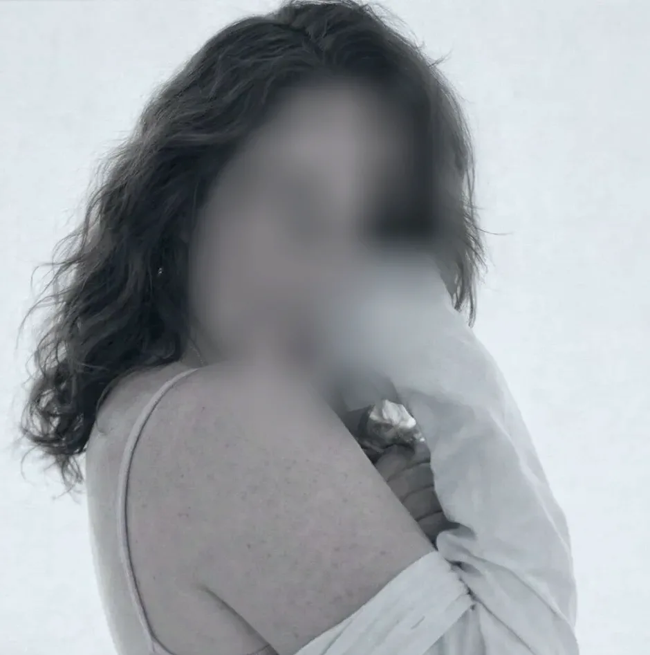 Manuela, 34