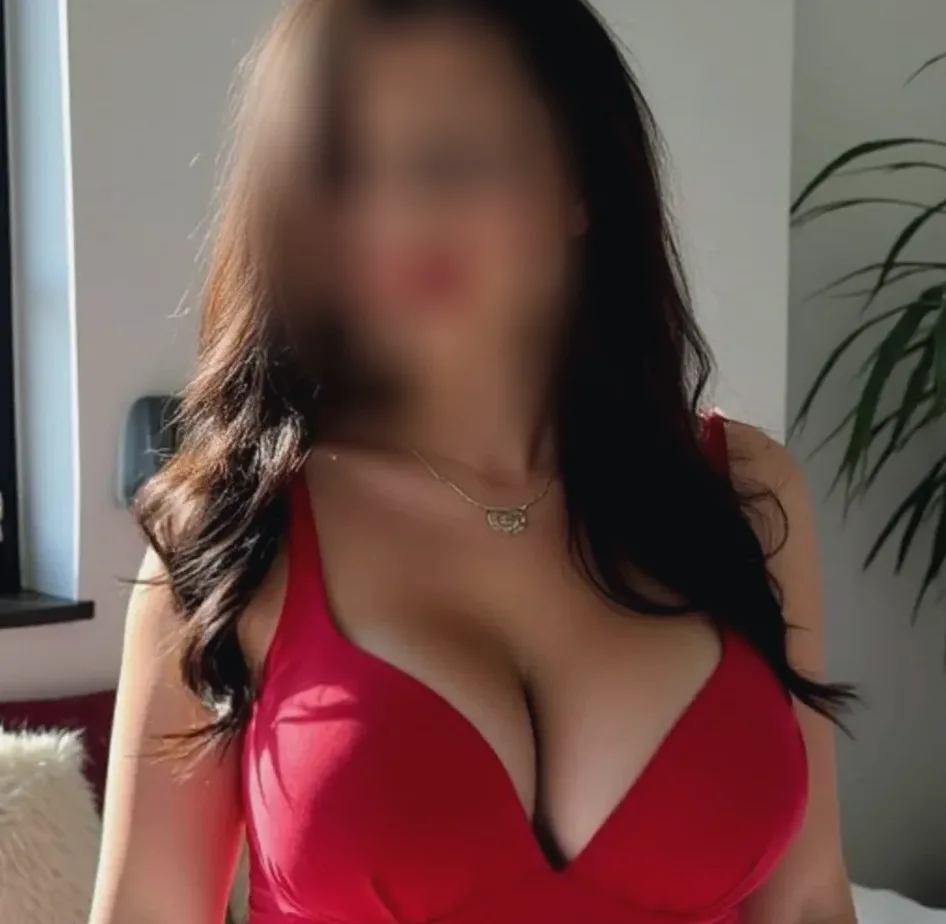 Melina, 29