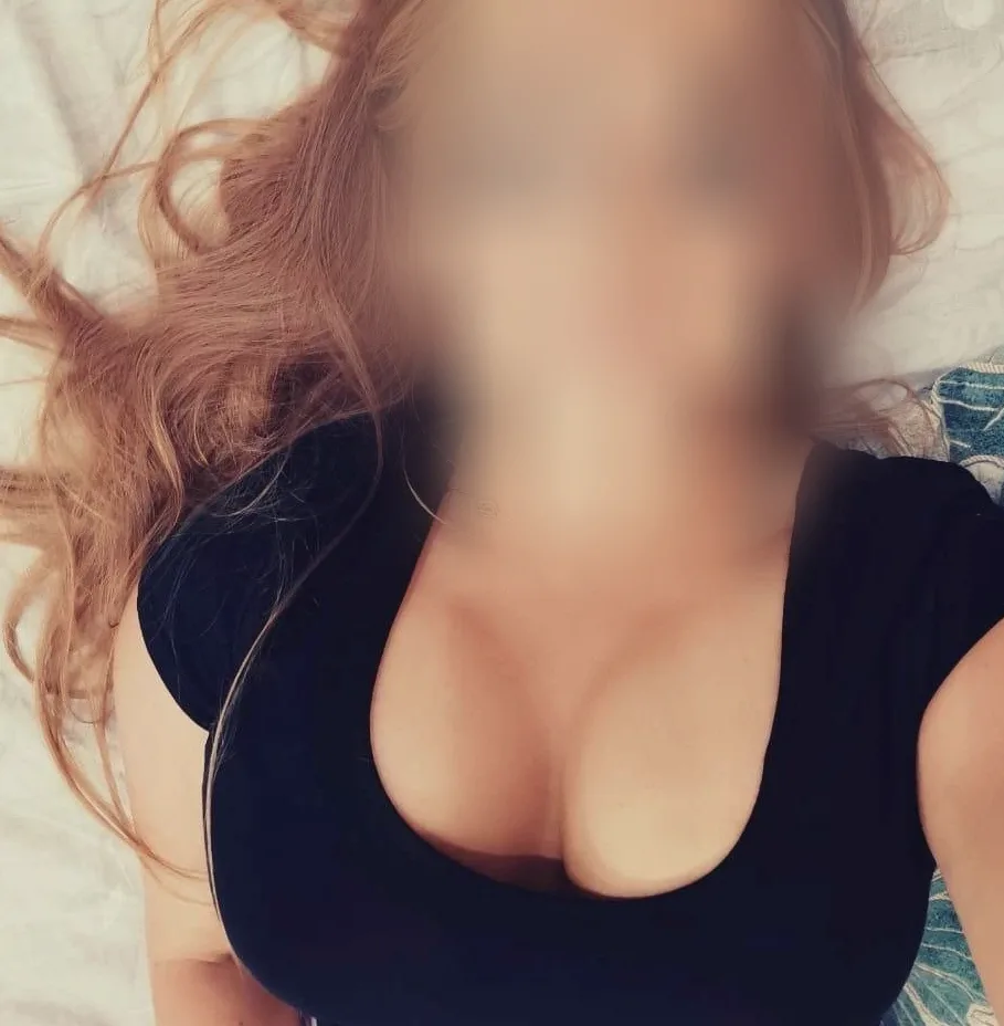 Rebecca, 32