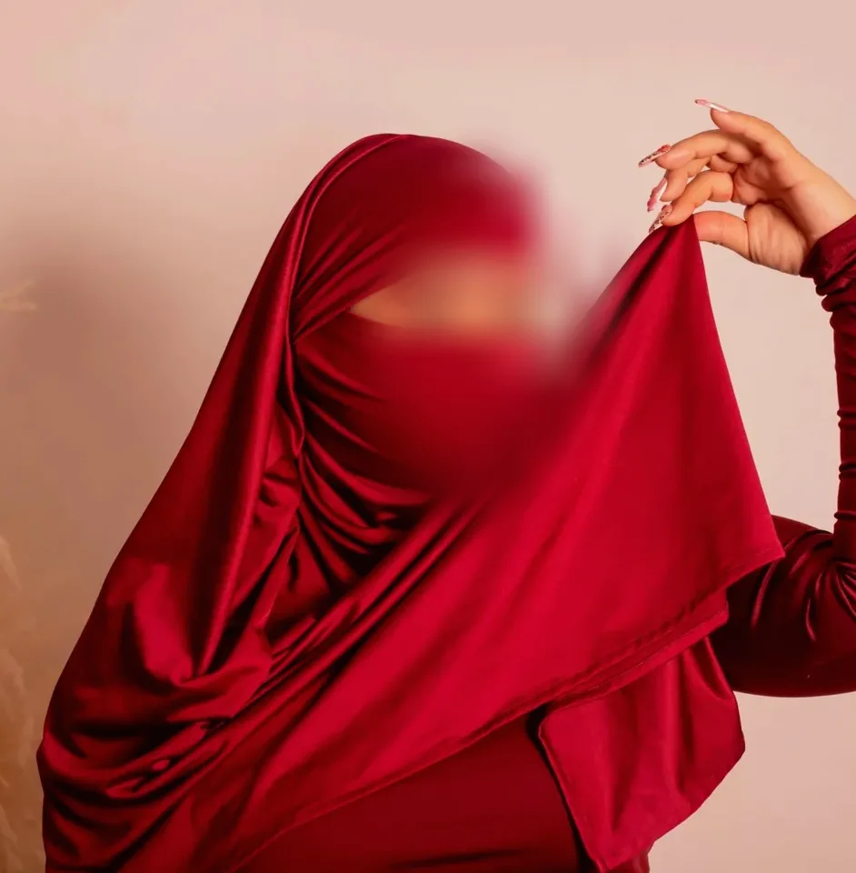 Yvonne, 25
